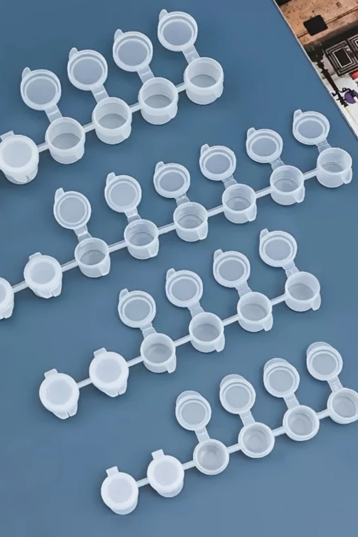 Boya Kabı 3 ML Boş Plastik Boya Kutu  6'lı Şerit Sanat ve El İşi Malzemesi 1 Adet