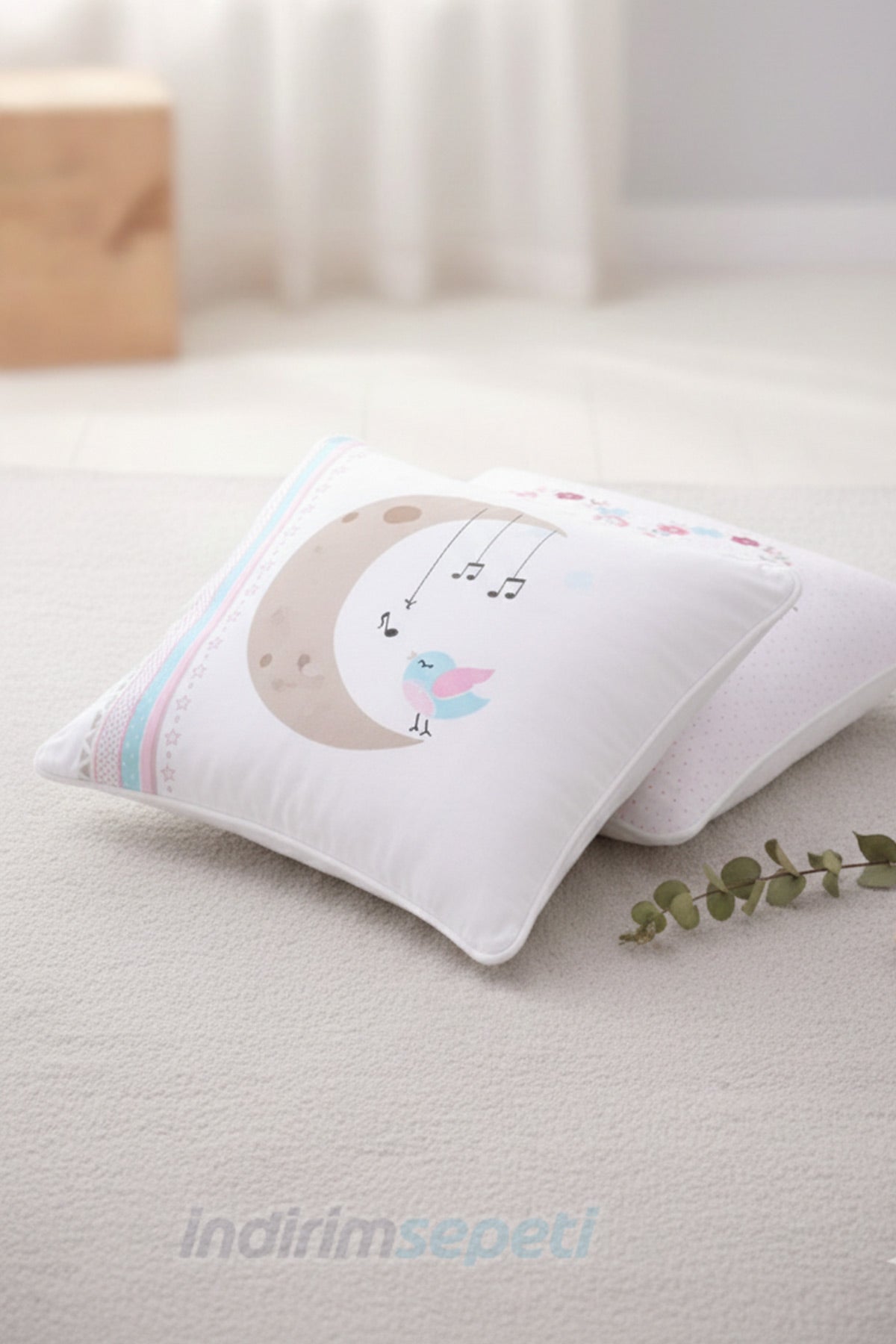 Ay ve Minik Kuş Desenli Çocuk Yastık Kılıfı 2’li Set – Pamuklu Ön & Arka Yüz Farklı | 47x36 cm - Görsel 2