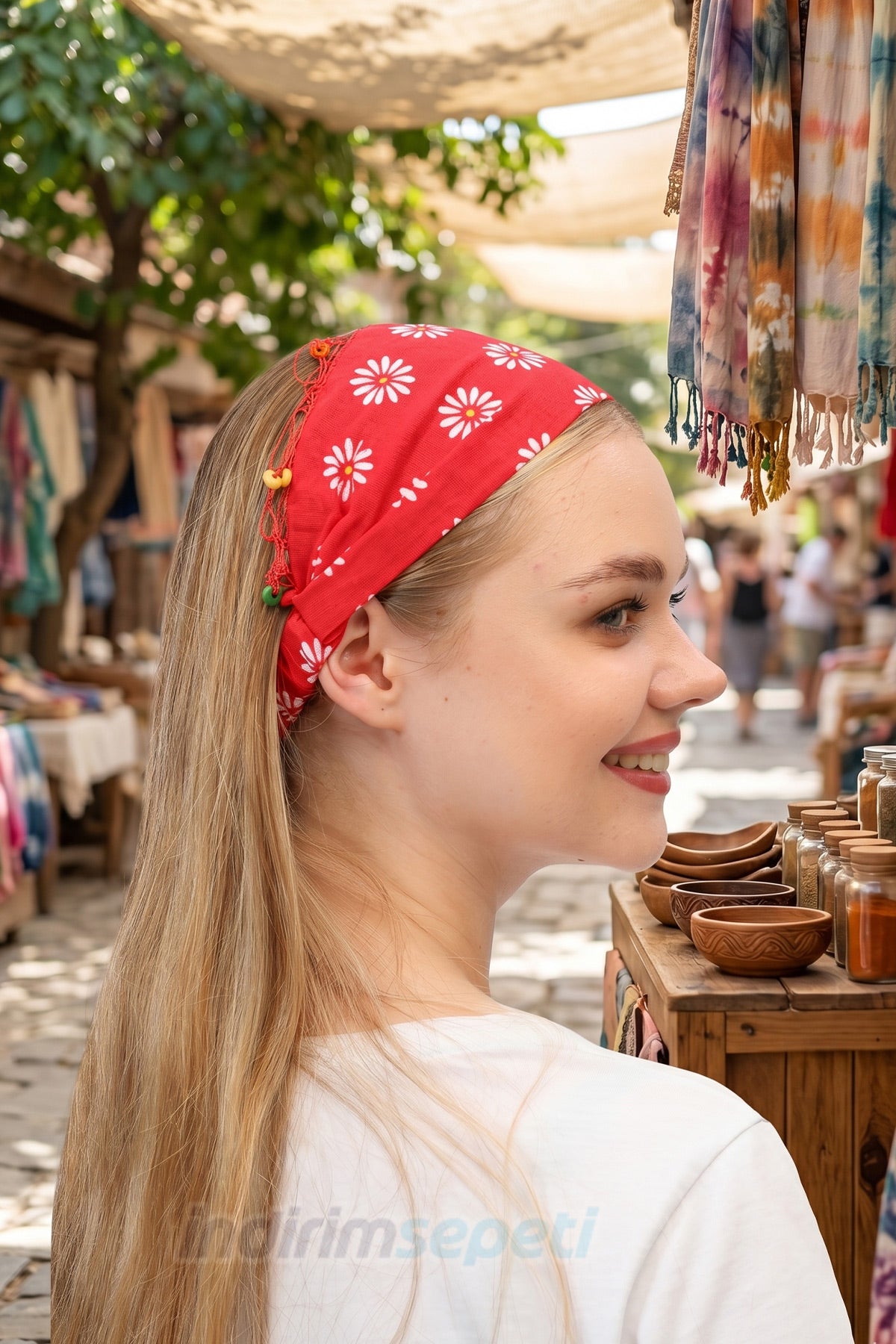 Kırmızı Papatya Desenli Pamuklu Bandana – El Yapımı Boncuklu Lastikli Saç Bandı - Detay