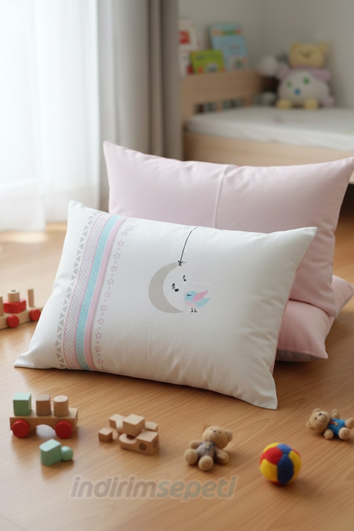 Ay ve Minik Kuş Desenli Çocuk Yastık Kılıfı 2’li Set – Pamuklu Ön & Arka Yüz Farklı | 47x36 cm